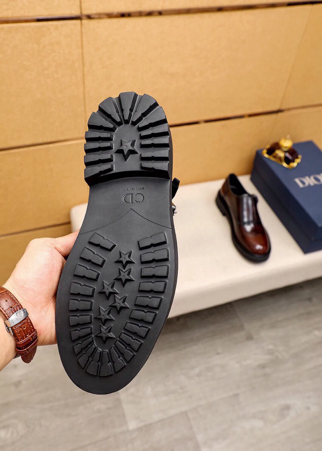 Men's men's shoes 💰600 💐"Dior" Dior 🇮🇹🇮🇹 counter synchronization Top purchasing agent 🔍🔍Men's 2⃣️0⃣️2⃣️5⃣️Business leather shoes Original open-edge beads imported from Italy, fully imported cow leather lining, sole: original T men's shoes 💰U outsole, exclusive movable molded sole, super comfortable, original factory follow-up goods, 🔍🔍high quality, can be entered and exited the counter at will, welcome to compare. Regular size 39-44 (customized at 38.45🉑️) 3 colors🉑️ to choose from